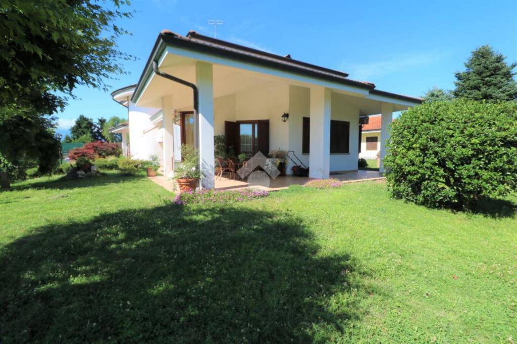 Villa in vendita a Romano Canavese via Briè, 9