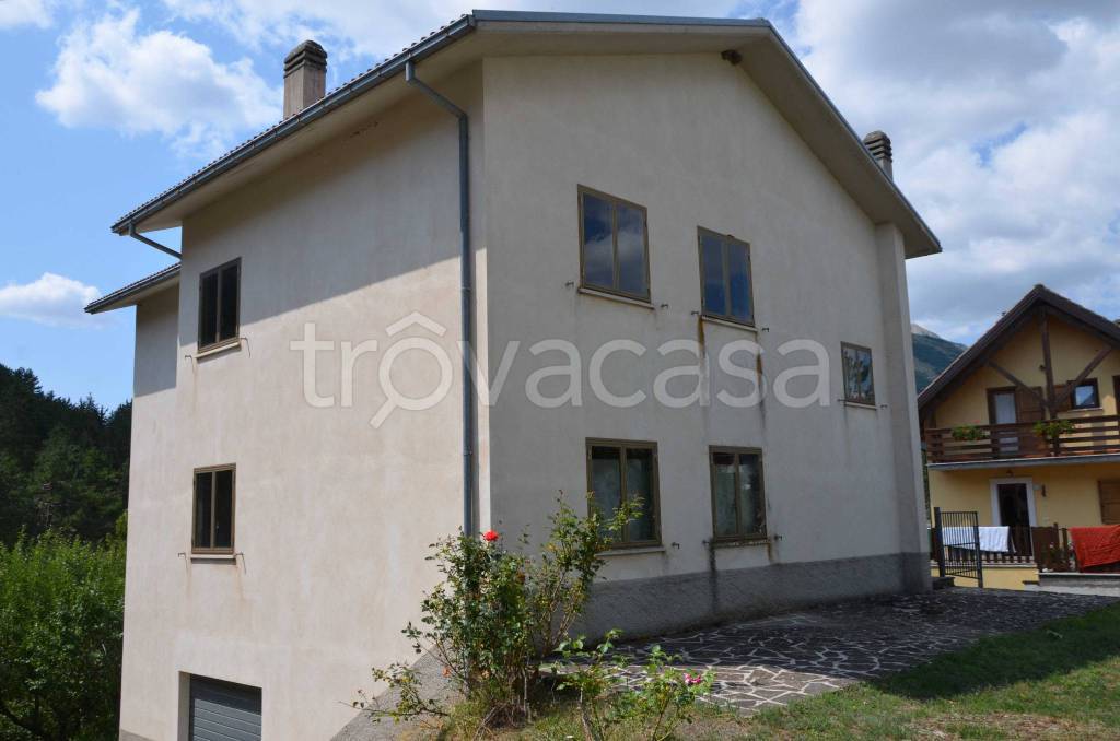 Casa Indipendente in vendita a Ovindoli via Giuseppe Faelli