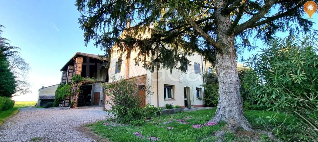 Villa Bifamiliare in vendita a Ferrara via Bologna, 1158