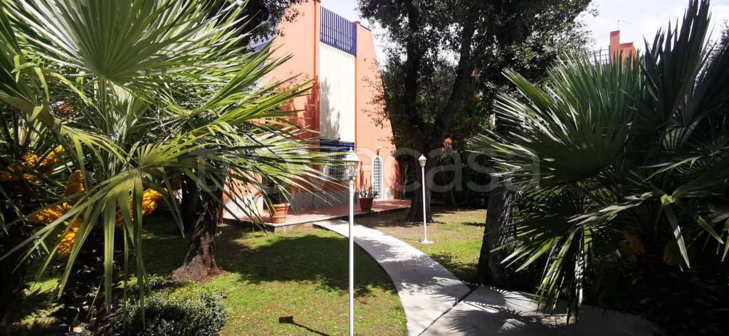 Villa a Schiera in affitto a Fiumicino viale Castellammare, 255