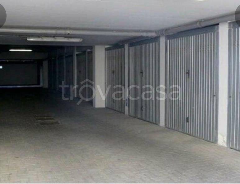 Garage in vendita a Veniano via Giuseppe Parini, 1