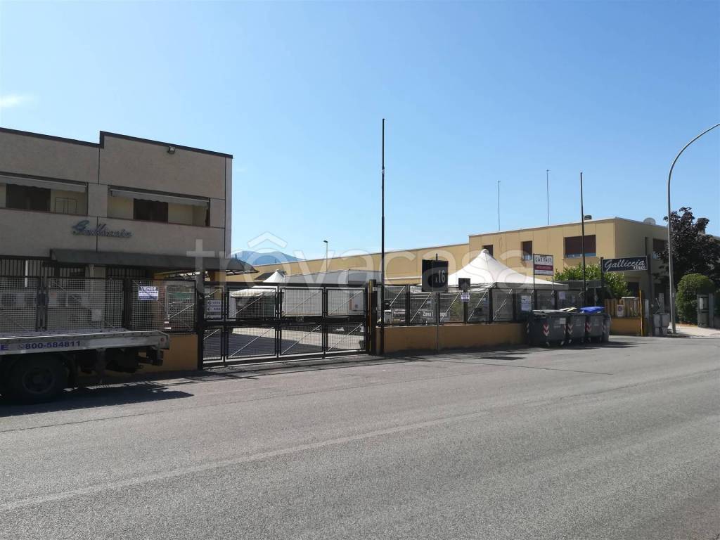 Capannone Industriale in vendita a Terni via Maestri del lavoro, 46