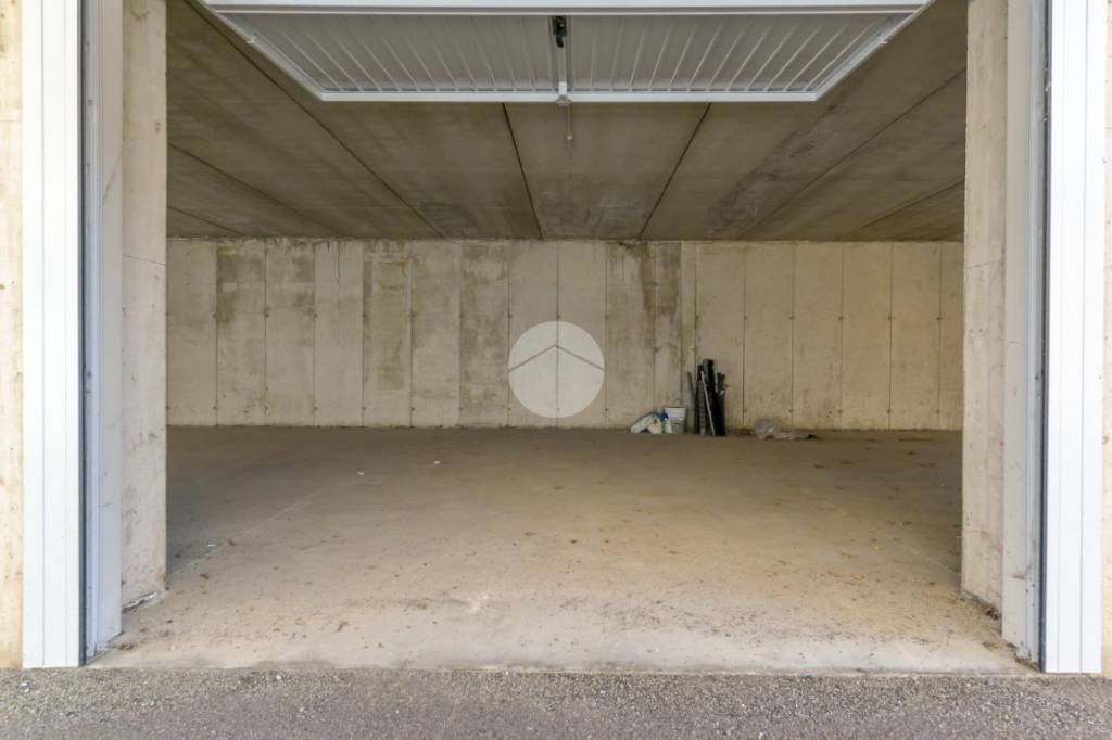 Garage in vendita a Robassomero corso Italia, 75
