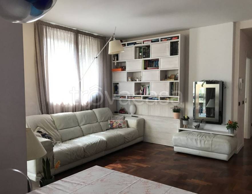 Appartamento in in vendita da privato a Rozzano via Alcide De Gasperi