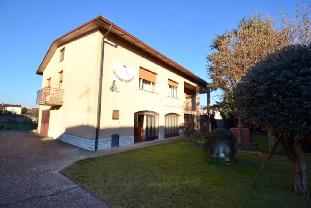 Casa Indipendente in vendita a Verolavecchia via allende, 43