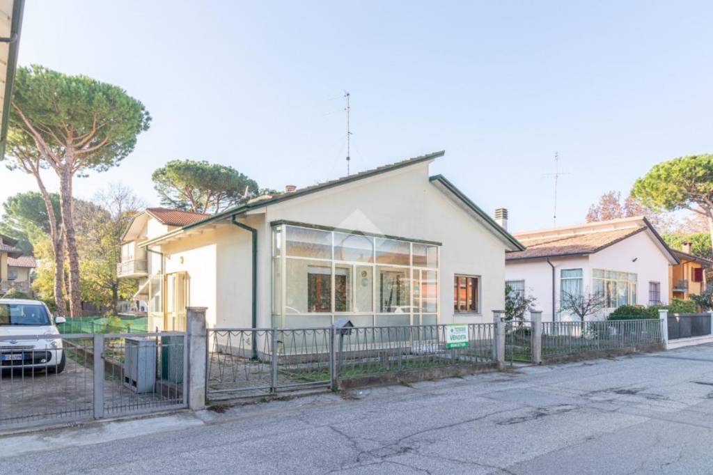 Casa Indipendente in vendita a Cervia via delle margherite, 17