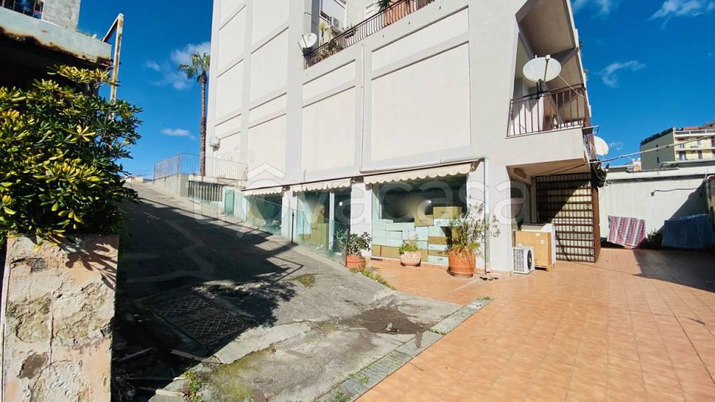 Magazzino in vendita a Catania viale Alcide De Gasperi, 46