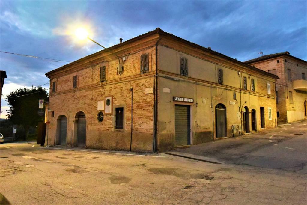 Casa Indipendente in vendita a Montottone piazza Mario Cifola, 7