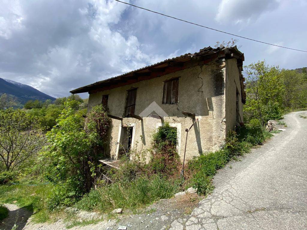Rustico in vendita ad Aosta villaggio Tramail