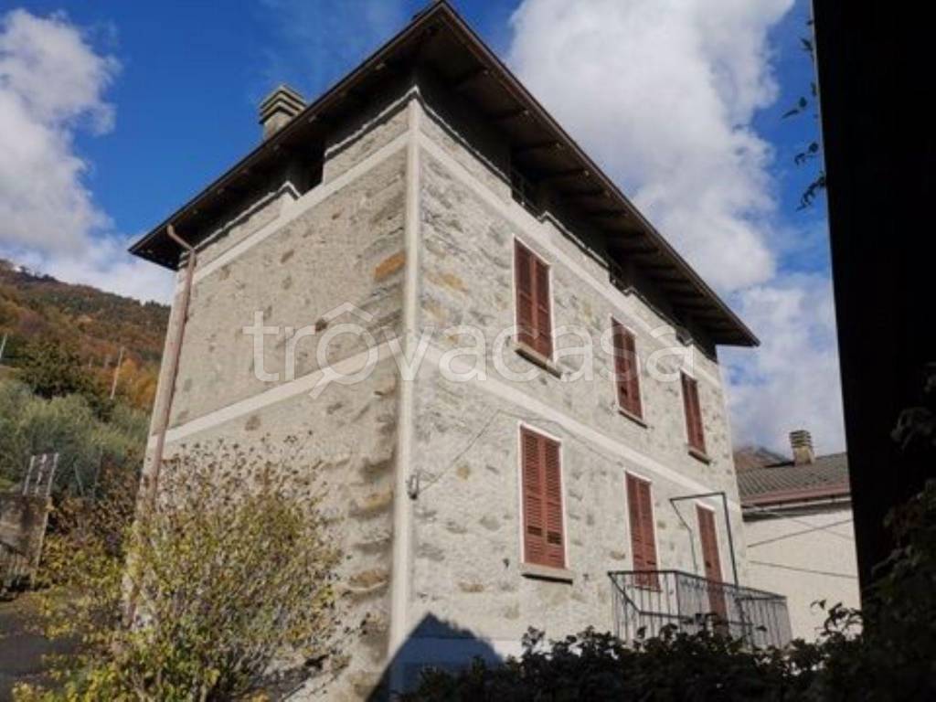 Villa in vendita a Buglio in Monte bugo