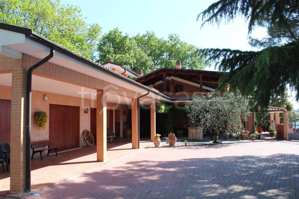 Villa in in affitto da privato a Carassai sp58