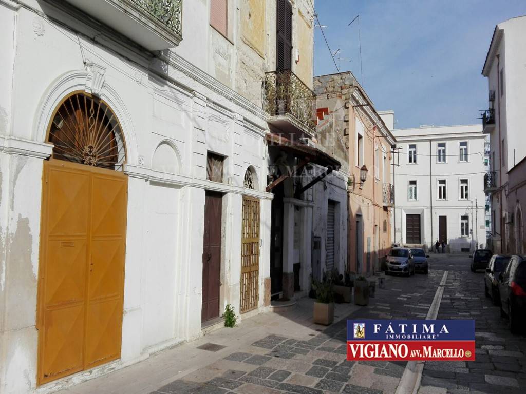 Magazzino in vendita a Foggia via Calvello