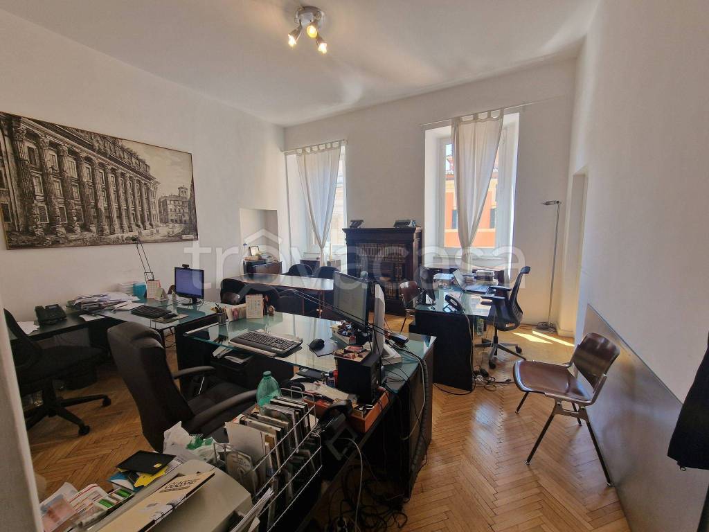 Ufficio in in affitto da privato a Roma piazza di Pietra, 31