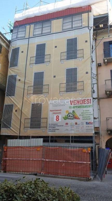 Appartamento in vendita a Gattinara piazza Italia, 1