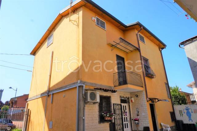 Appartamento in vendita a Calusco d'Adda via Leone XIII