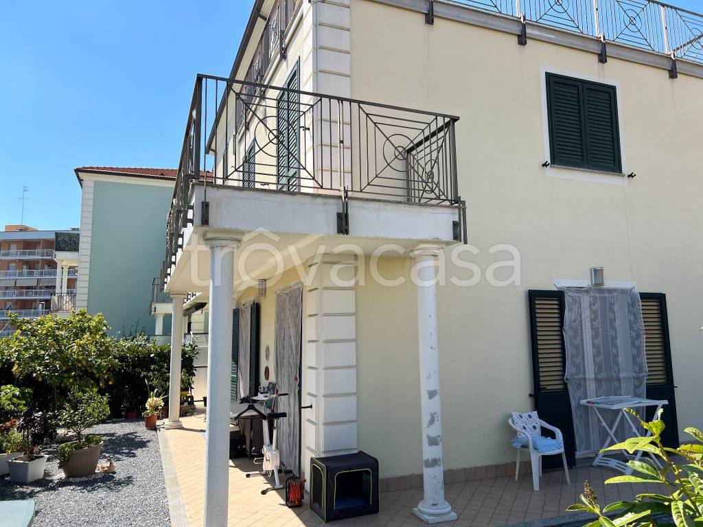 Appartamento in vendita a Riva Ligure via Aurelia, 30