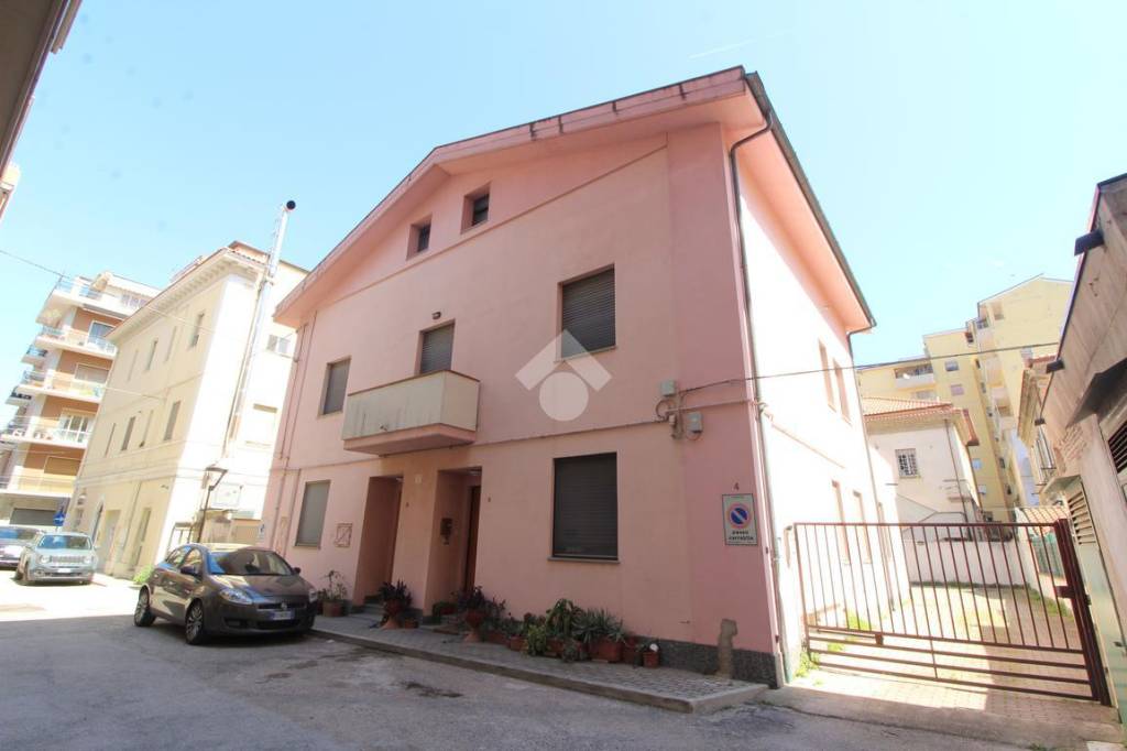Appartamento in vendita a Pescara via Giovanni Pascoli, 4