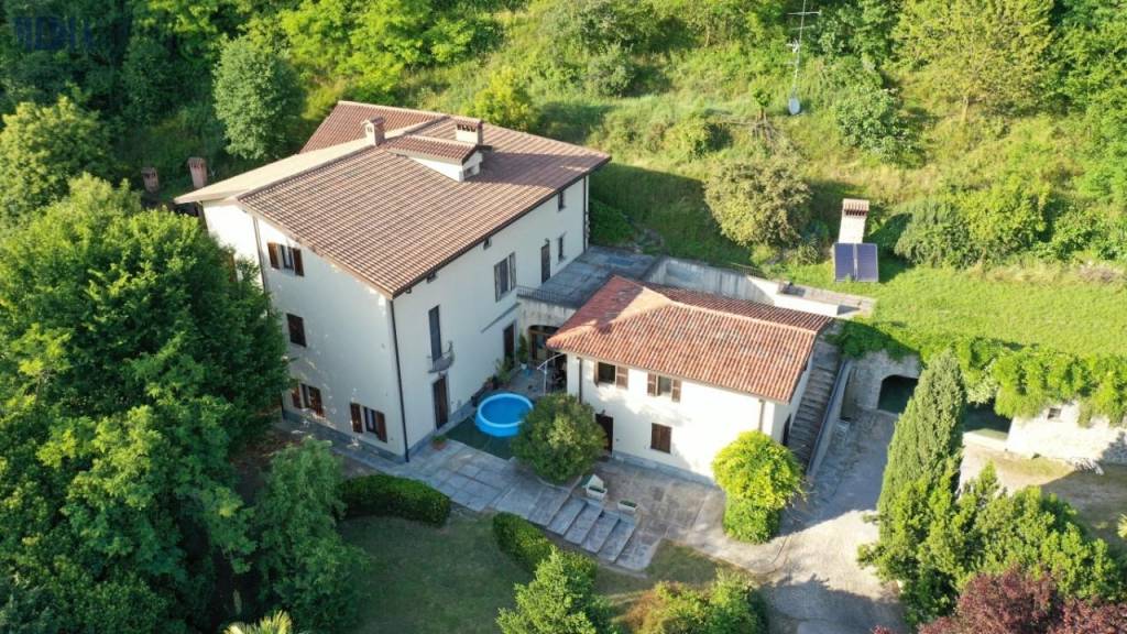 Villa in vendita a Castello di Brianza via roma
