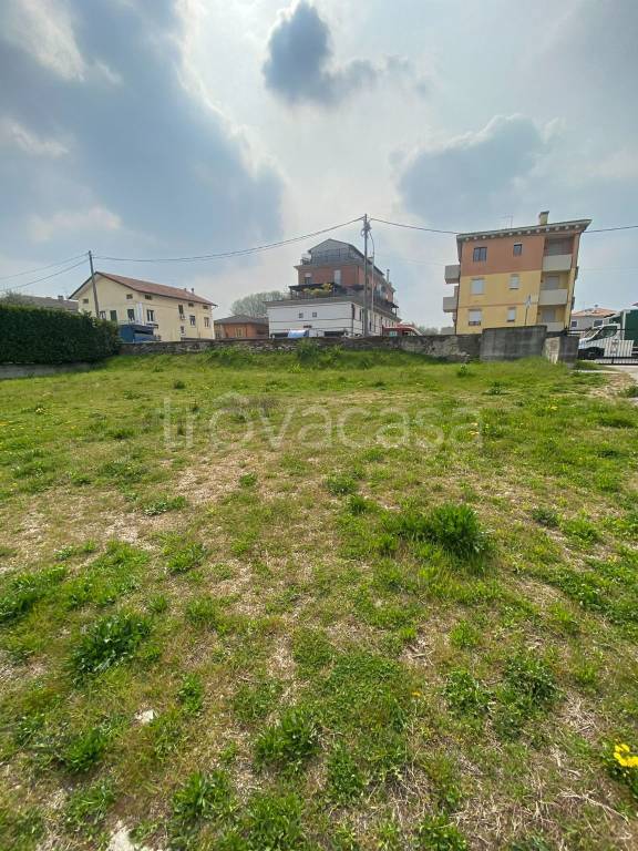 Terreno Residenziale in vendita a Vicenza strada del Pasubio, 400