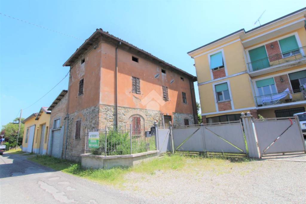 Casa Indipendente in vendita a Traversetolo via riviera, 4