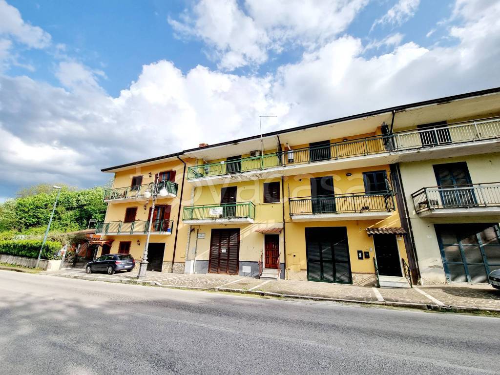 Appartamento in vendita a Pratola Serra strada Statale della Valle del Sabato