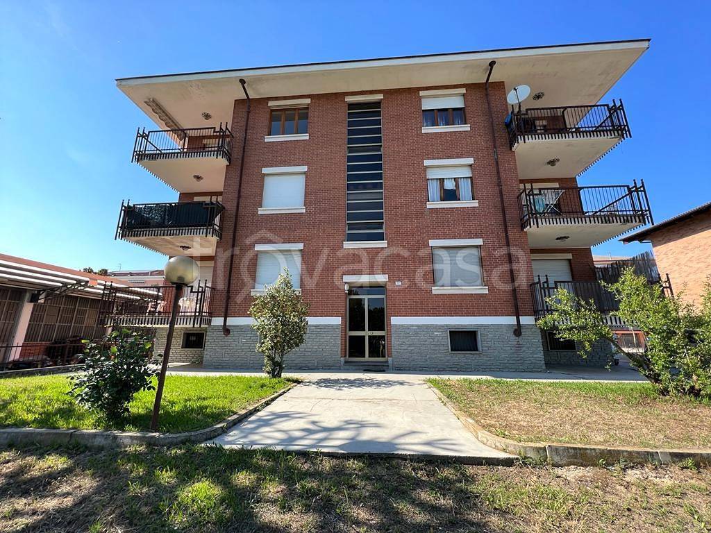 Appartamento in vendita a Canale corso Asti, 12