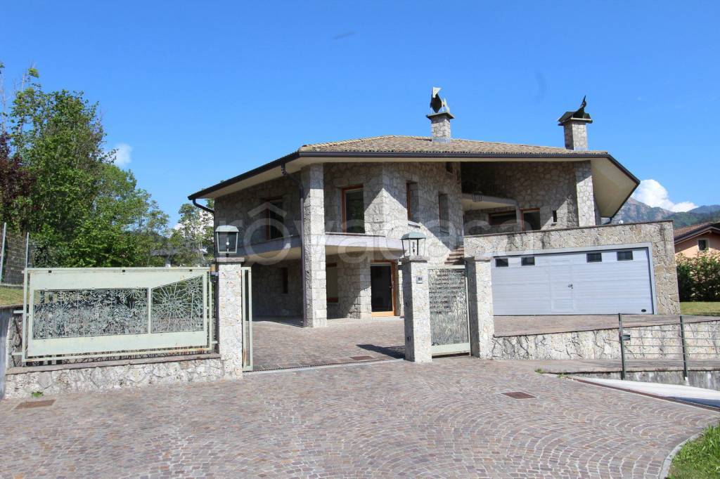 Villa in vendita a Rovetta via Zenier
