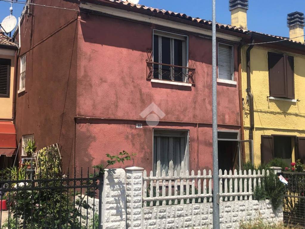 Casa Indipendente in vendita a Ferrara via Andrea Costa, 41