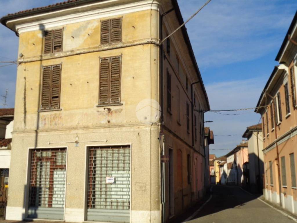 Appartamento in vendita a Pieve Porto Morone via Felice Cavallotti, 67