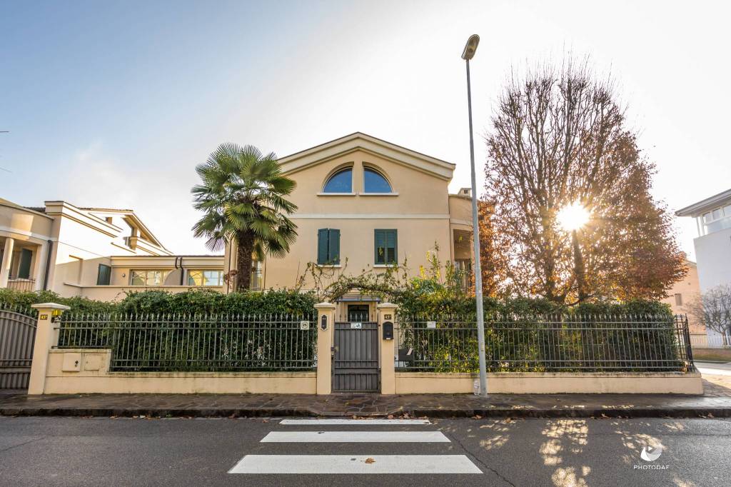 Villa in vendita a Carpi via Ludovico Antonio Muratori, 55