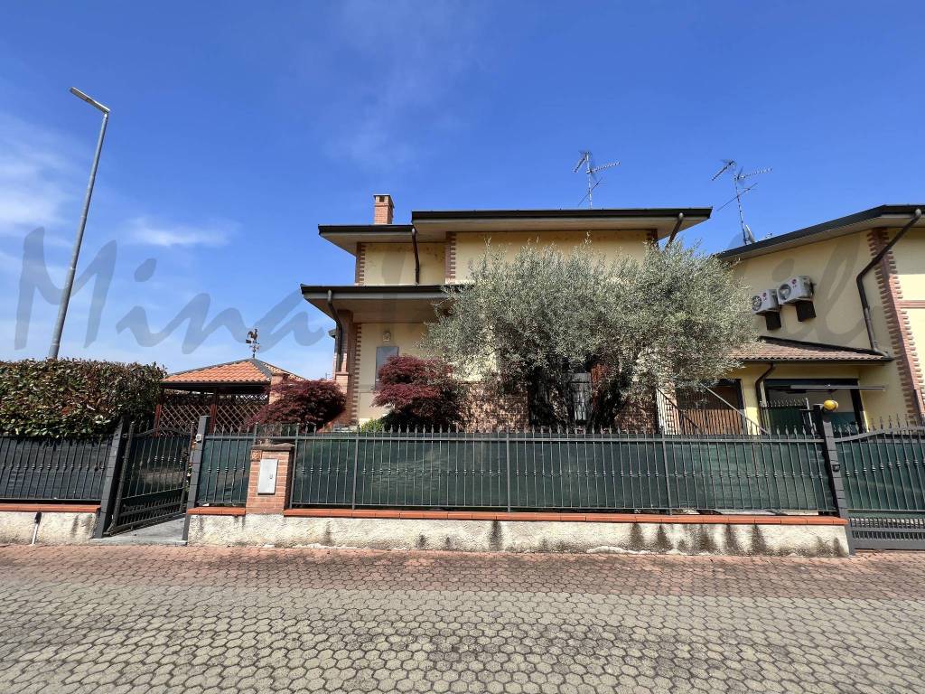 Villa Bifamiliare in vendita a Casorate Primo