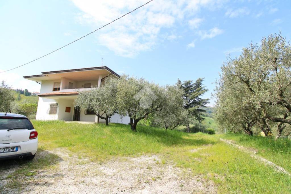Villa Bifamiliare in vendita a Montescudo-Monte Colombo via Cà Montagnolo, 10