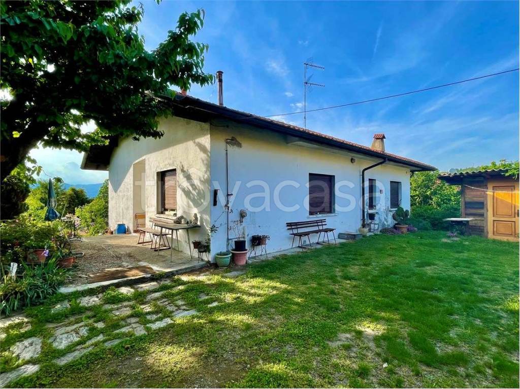 Villa in vendita a Taino via Monviso, 39