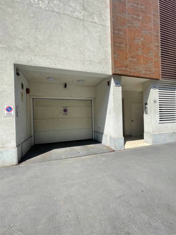 Garage in affitto a Milano via Emilio Morosini, 26