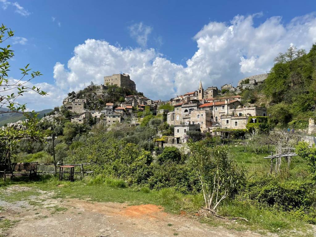 Rustico in vendita a Castelvecchio di Rocca Barbena via Castello