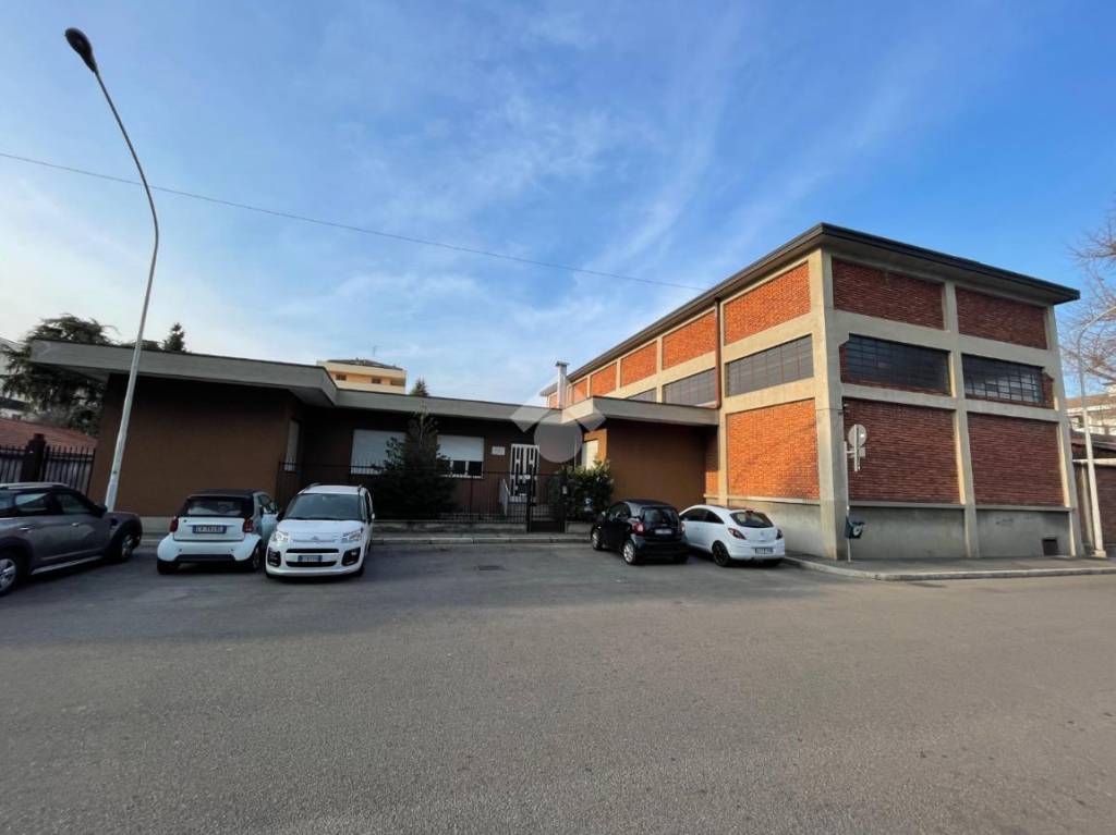 Capannone Industriale in vendita a Legnano via Carlo Cattaneo, 82