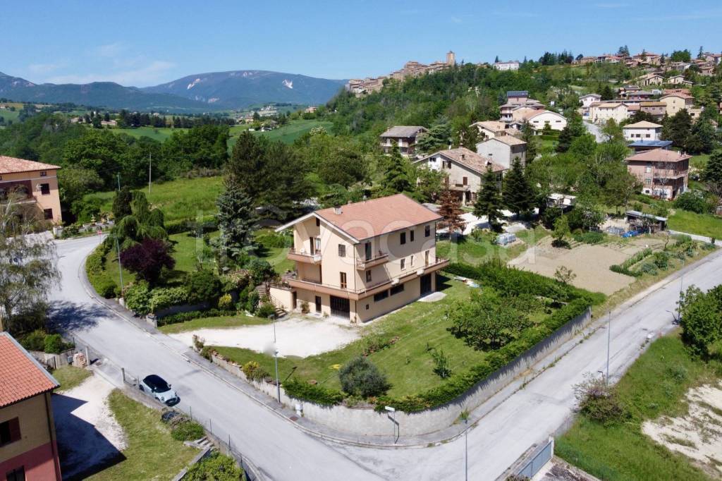 Villa Bifamiliare in vendita a Gualdo via Guglielmo Marconi