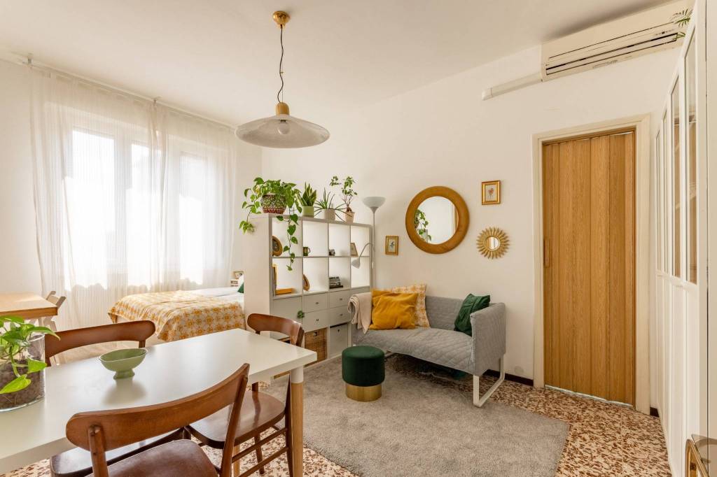 Appartamento in vendita a Milano via Bordighera 29