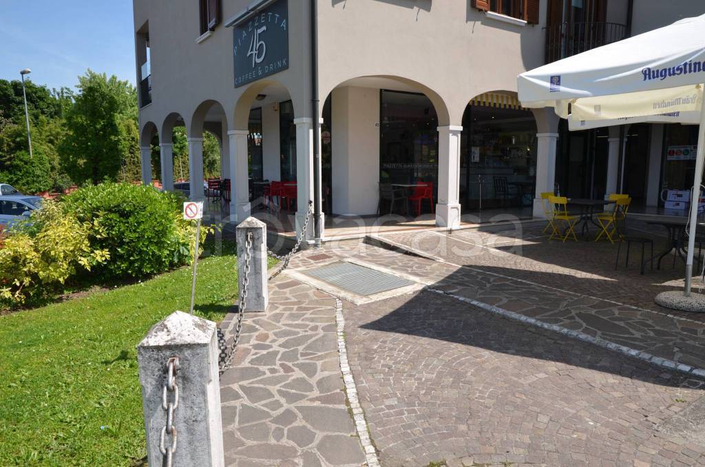 Bar in vendita a Capriano del Colle via Giuseppe Ungaretti, 45