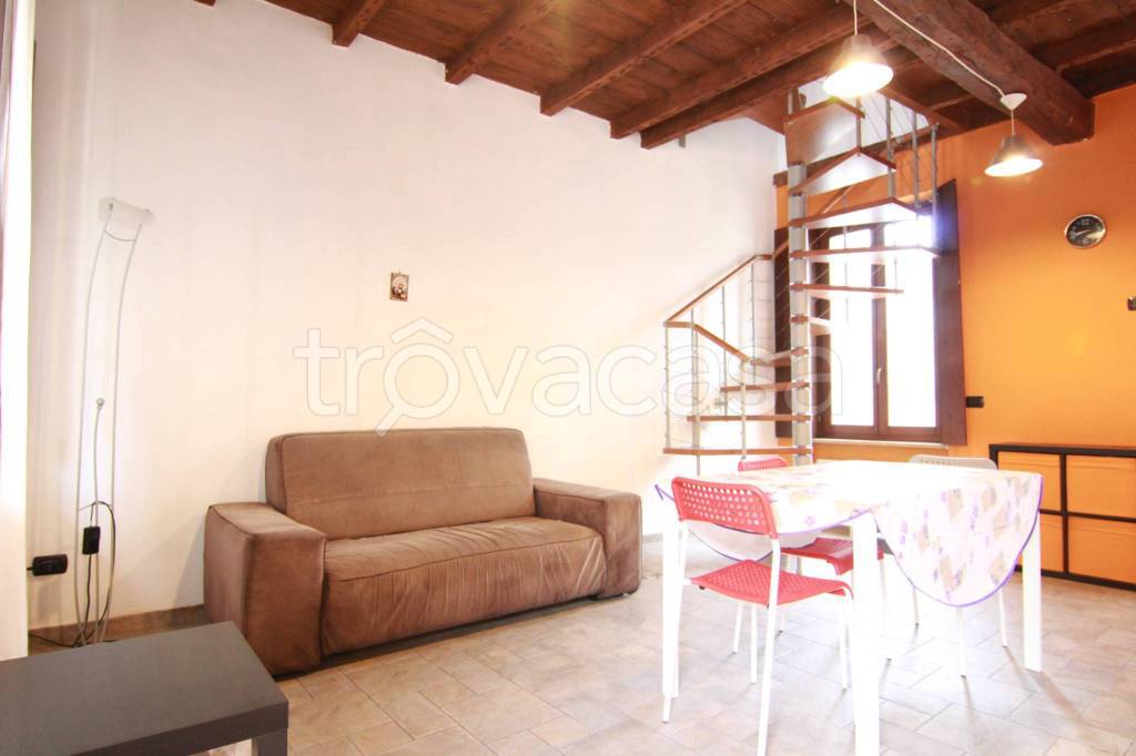 Appartamento in vendita a Magenta via Pasubio, 8