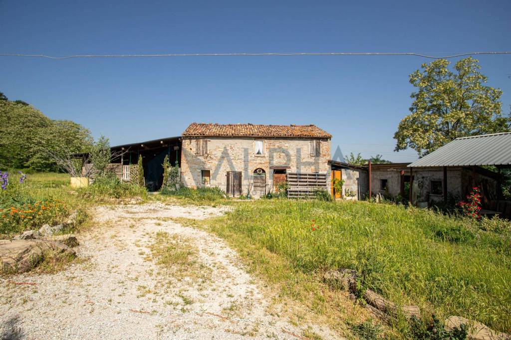 Casale in vendita a Cesena via Montebellino