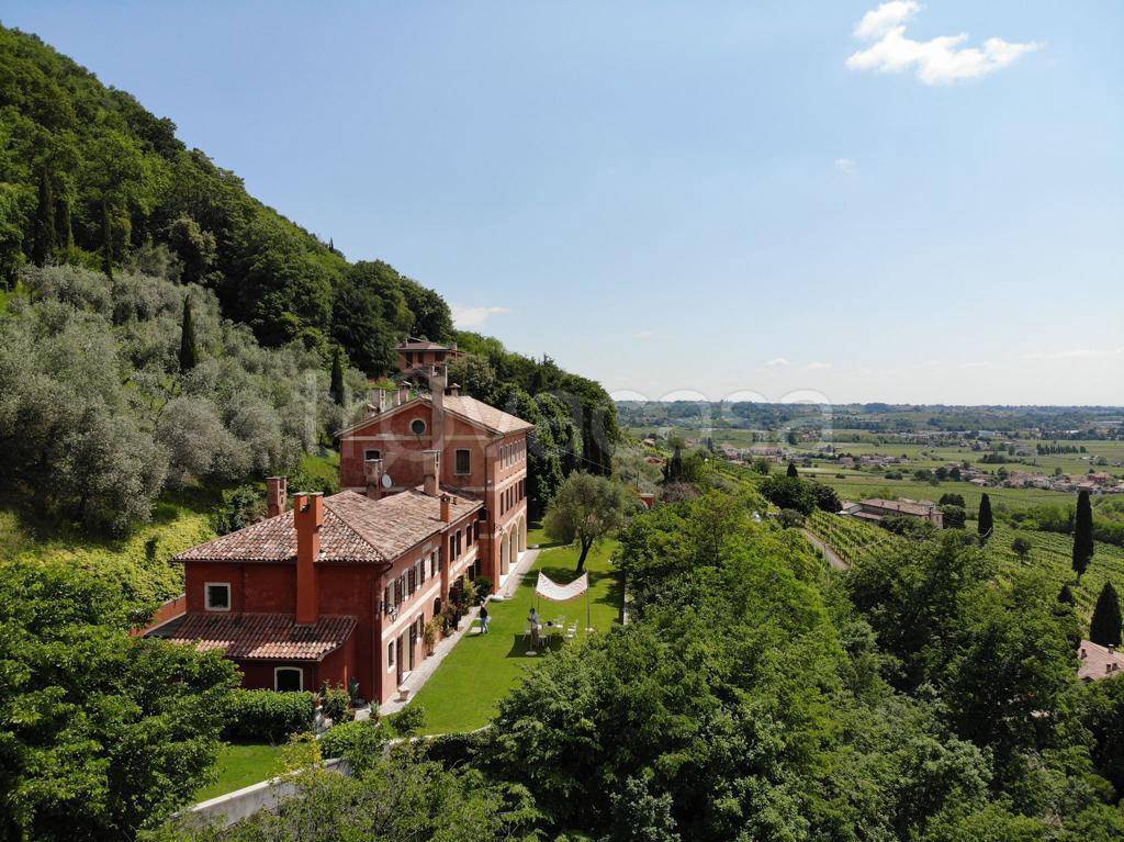 Villa in vendita a Pieve di Soligo via Roma