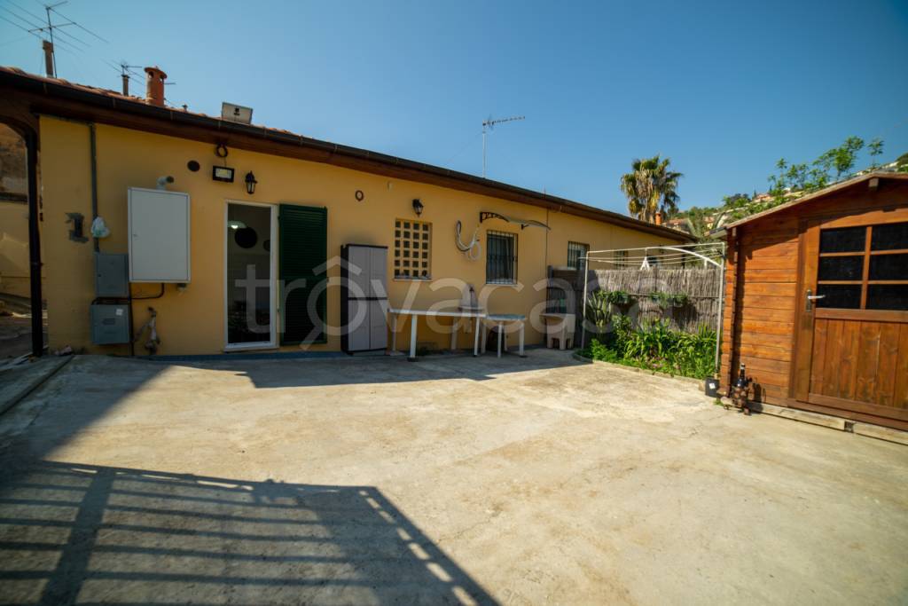 Villa a Schiera in vendita a Sanremo via Lamarmora