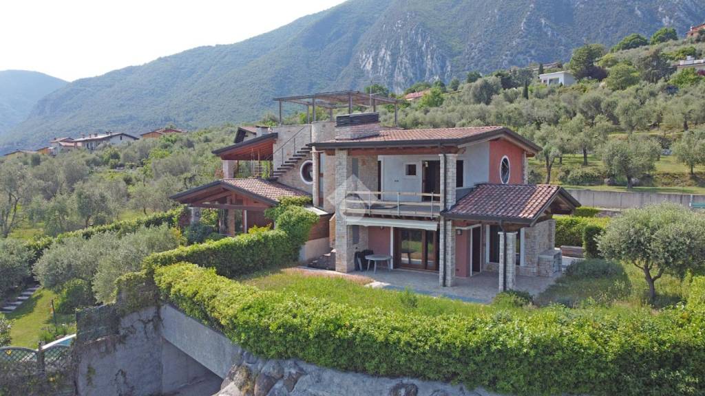 Villa Bifamiliare in vendita a Toscolano-Maderno via Folino Cabiana