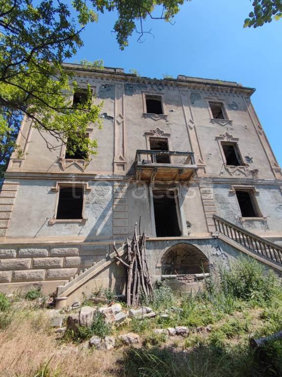 Villa in vendita a Genova via Superiore Razzara