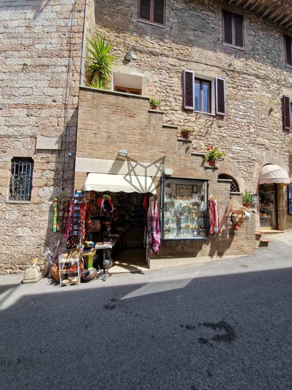 Negozio in affitto ad Assisi via Borgo San Pietro