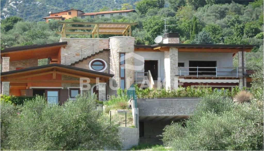 Villa Bifamiliare in vendita a Toscolano-Maderno via Mezzane, 7