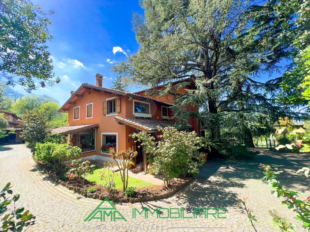 Villa in vendita a Monte Porzio Catone via dell'Osservatorio, 4