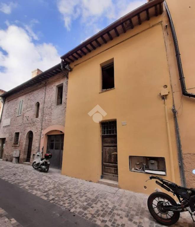Casa Indipendente in vendita a Foligno via Mentana, 5