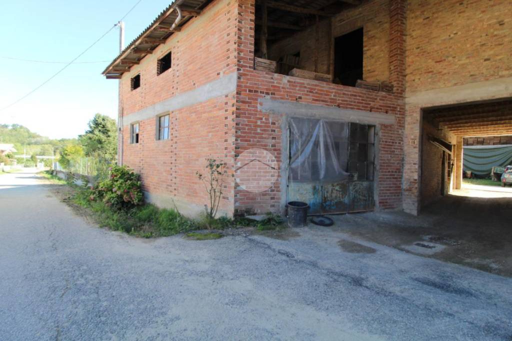 Colonica in vendita a Sommariva Perno località re, 16